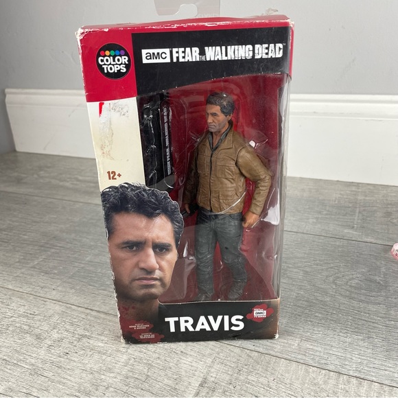 AMC Fear The Walking Dead Travis Mcfarlane Toy Figure NWT - Picture 2 of 8